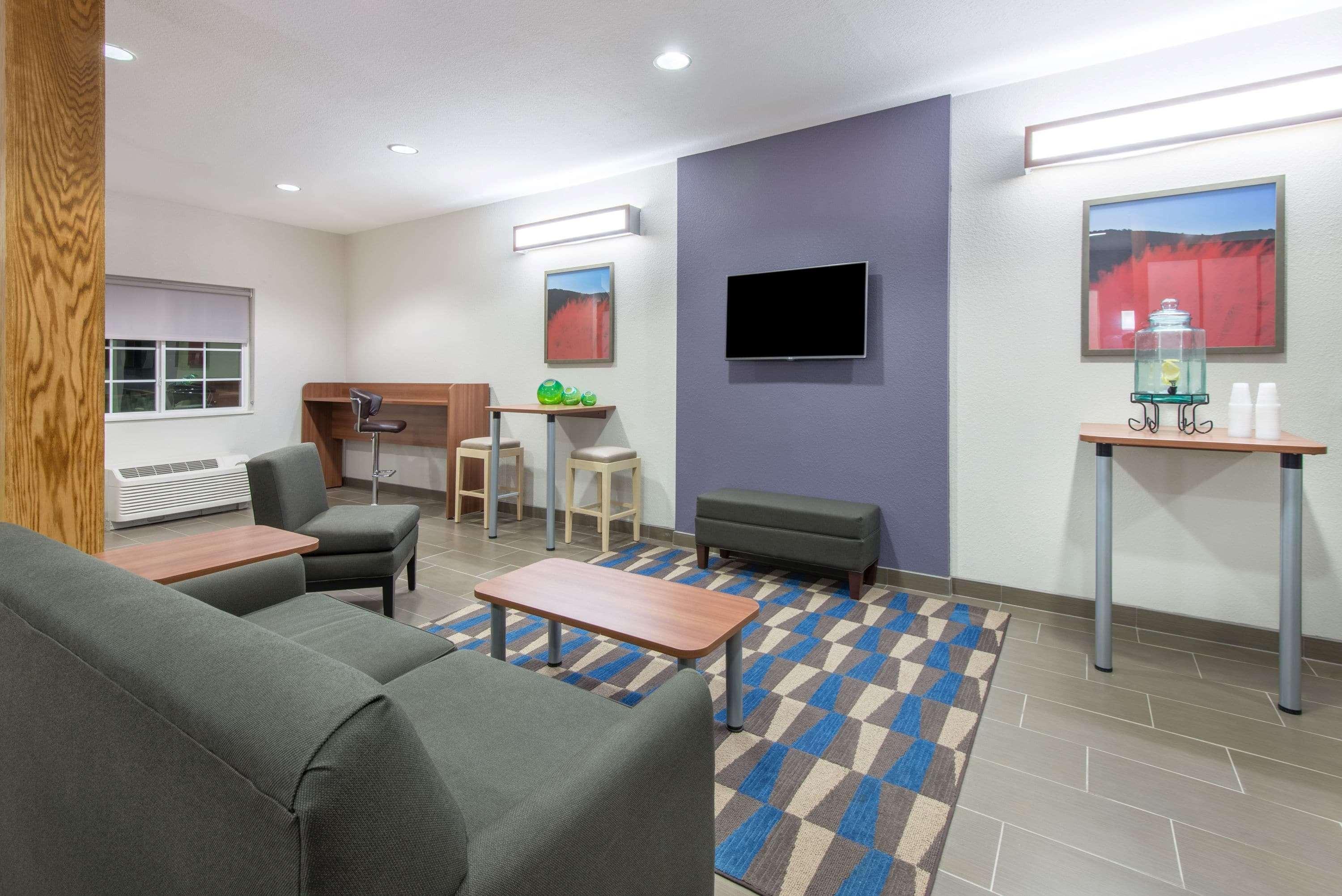 Microtel Inn & Suites By Wyndham Cadiz Extérieur photo