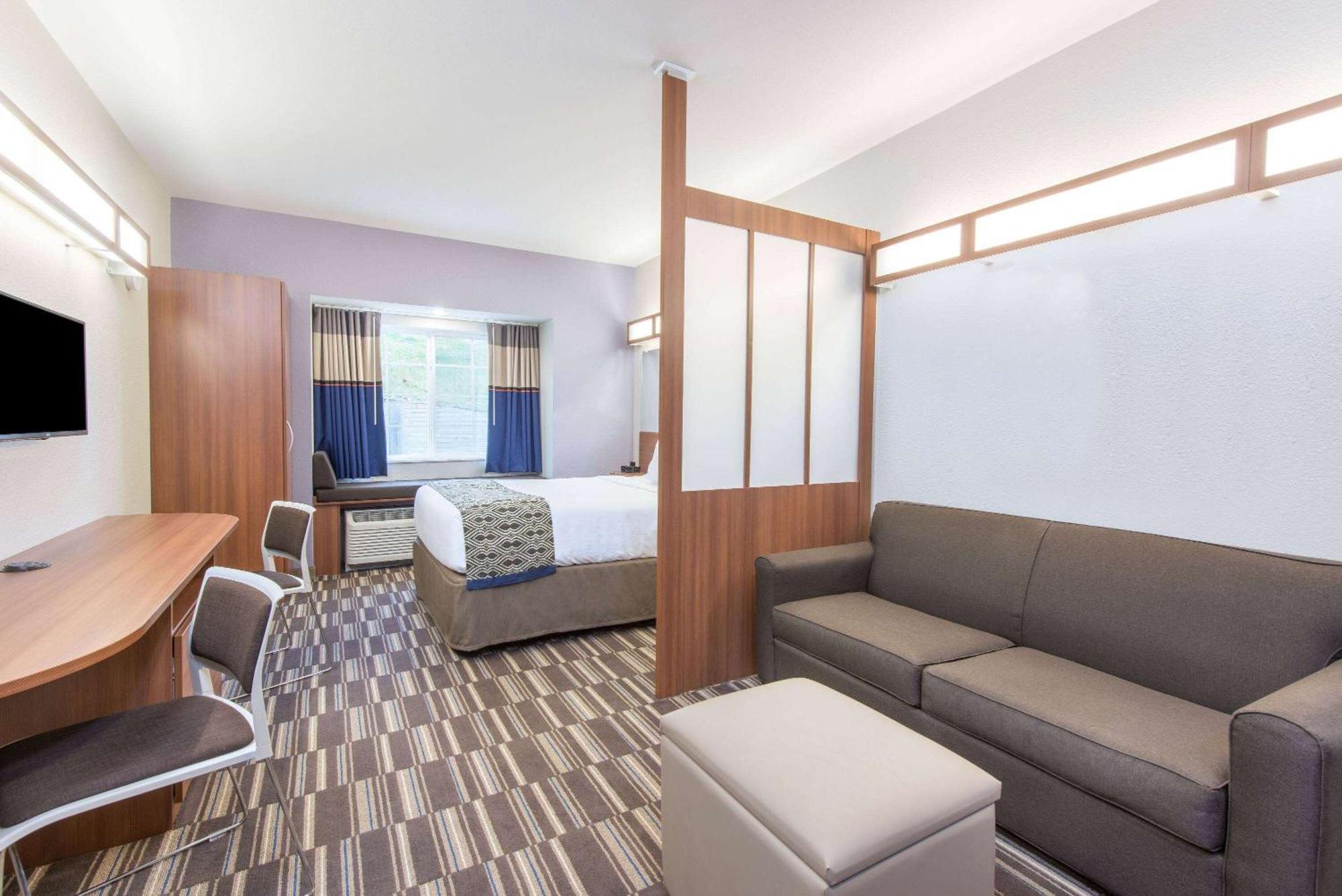 Microtel Inn & Suites By Wyndham Cadiz Extérieur photo