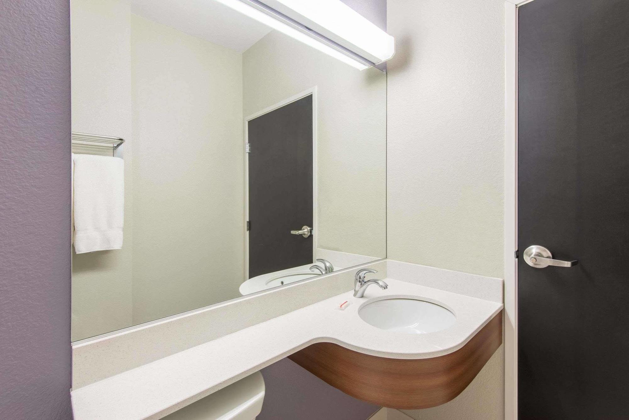 Microtel Inn & Suites By Wyndham Cadiz Extérieur photo